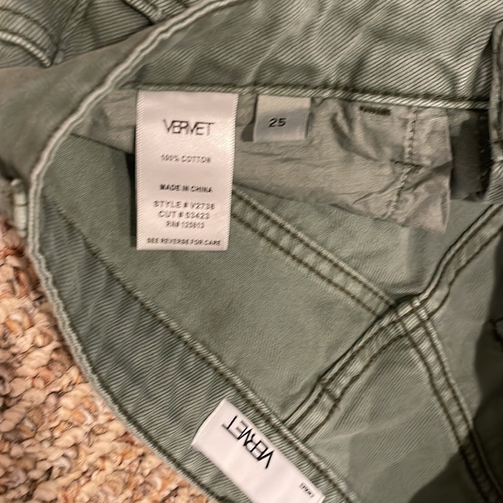 Vervet Distressed Green Jeans - Picture 2 of 8